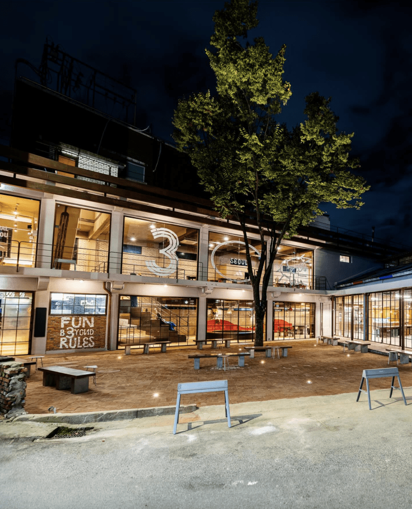 성수동에 또 하나의 핫플 등장...복합 문화 공간 아디다스 '카페 3 스트라이프 서울'