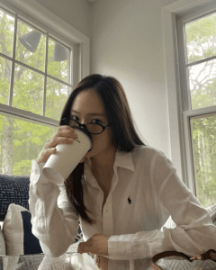 본업 가수였던 크리스탈, 생일 맞아 깜짝 신곡 발매